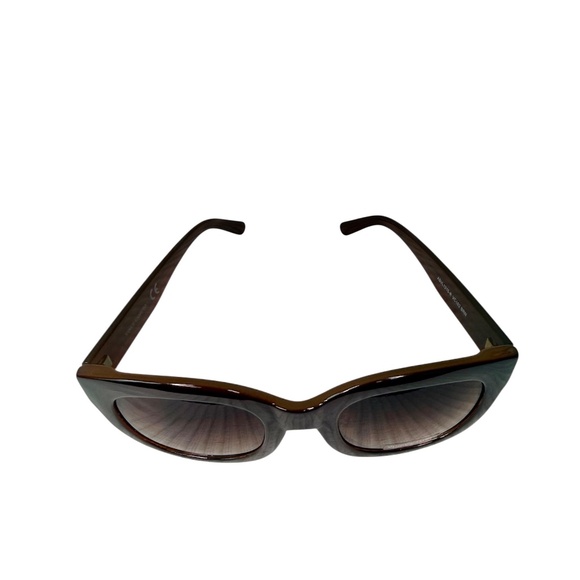 Vince Camuto Vc102 Classic 100% Uv Protective Women's Rectangular Sunglasses. - Picture 3 of 7